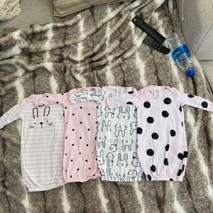Set of 4 sleep gowns preemie